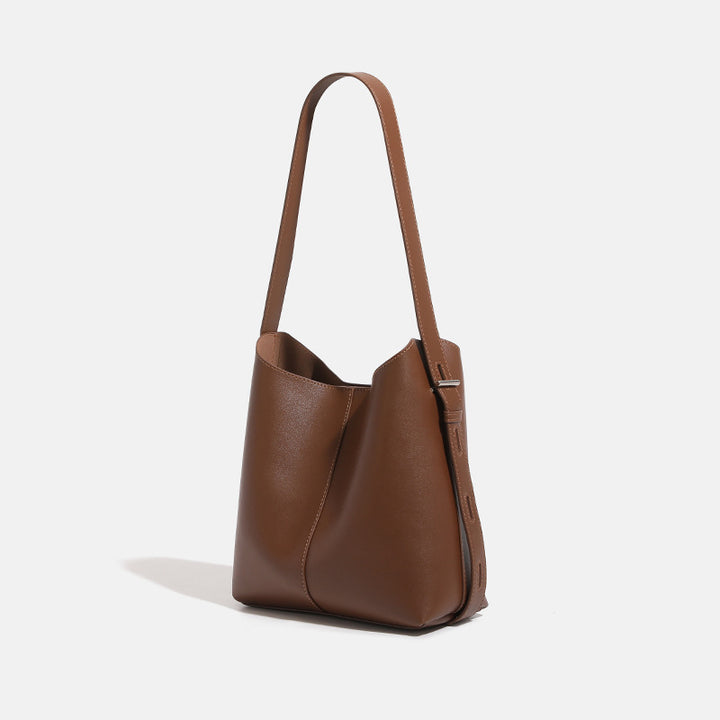 Damen Hobo-Tasche mit charmantem Detail und verspieltem Anhänger Nord Taschen