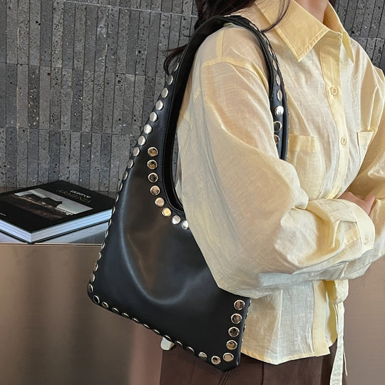 Damen Umhängetasche mit modischem Metallnieten-Design Nord Taschen