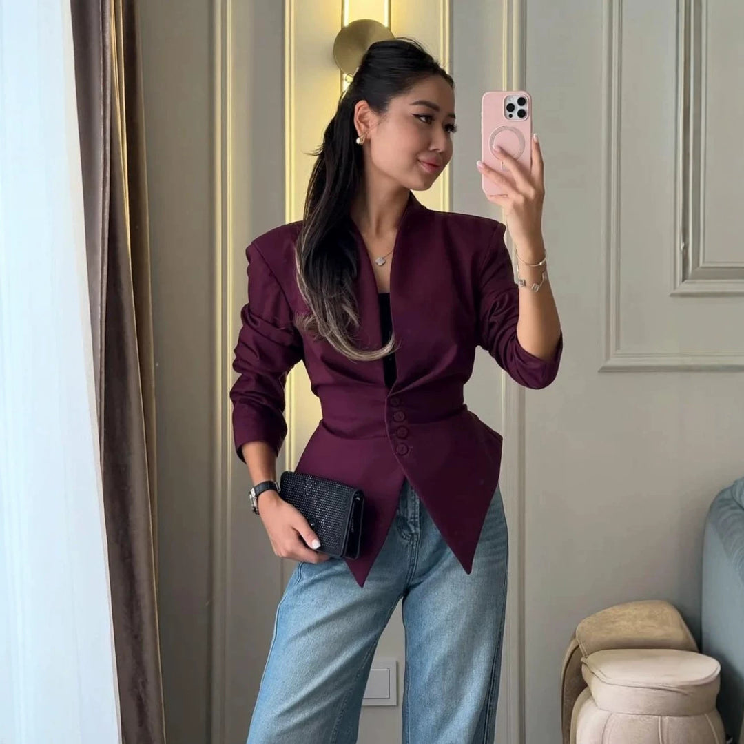 Damen Taillierter Blazer mit spitz zulaufendem Saum und tiefem V-Ausschnitt Nord Taschen