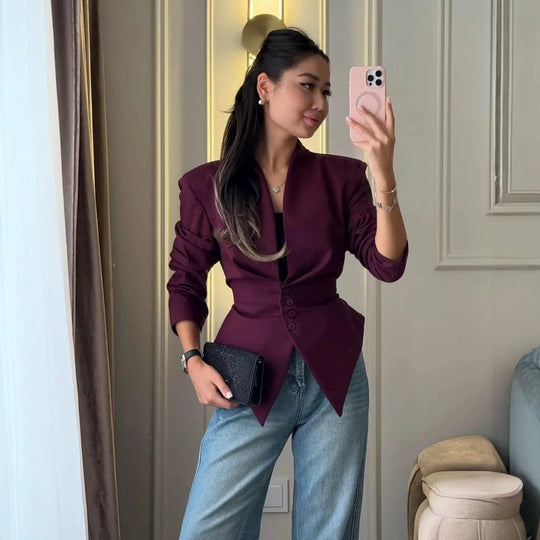 Damen Taillierter Blazer mit spitz zulaufendem Saum und tiefem V-Ausschnitt Nord Taschen