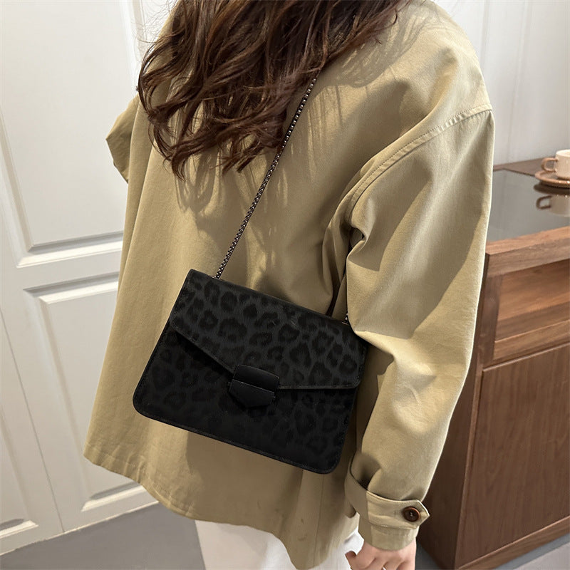 Damen Umhängetasche im eleganten Leopardenlook Nord Taschen