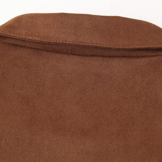 Damen Kurzgeschnittene Veloursoptik-Jacke mit zentralem Reißverschluss und Hemdkragen Nord Taschen