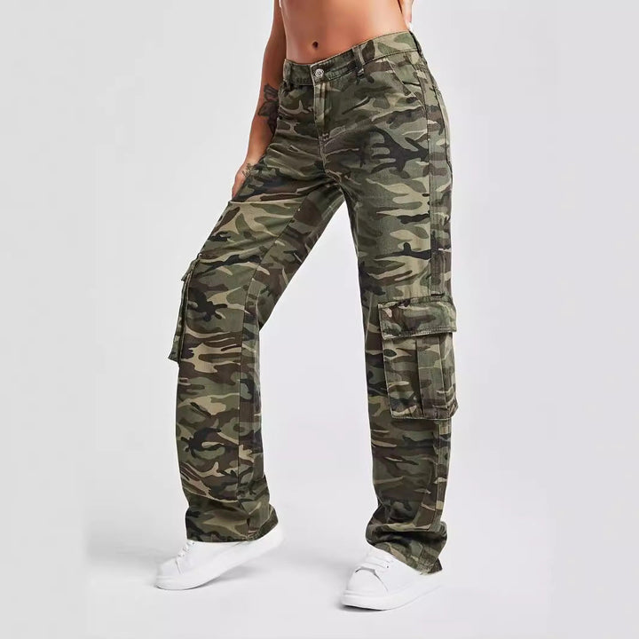 Damen Cargo-Hose im urbanen Camouflage-Stil mit praktischen Seitentaschen