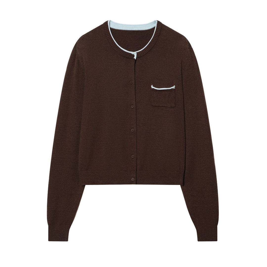 Damen Kurz geschnittene Strickjacke mit Kontrastbesatz und aufgesetzter Brusttasche Nord Taschen