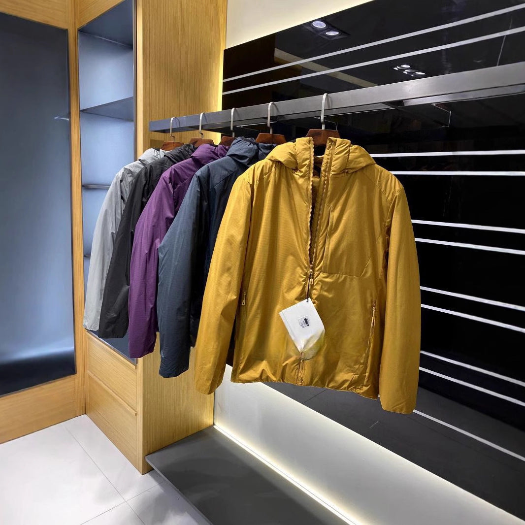 Damen Leichte wattierte Kapuzenjacke mit minimalistischer Outdoor-Isolierung Nord Taschen