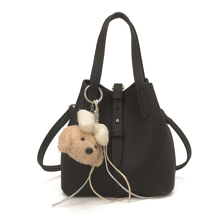 Damen Hobo-Tasche mit verspieltem Plüschanhänger Nord Taschen