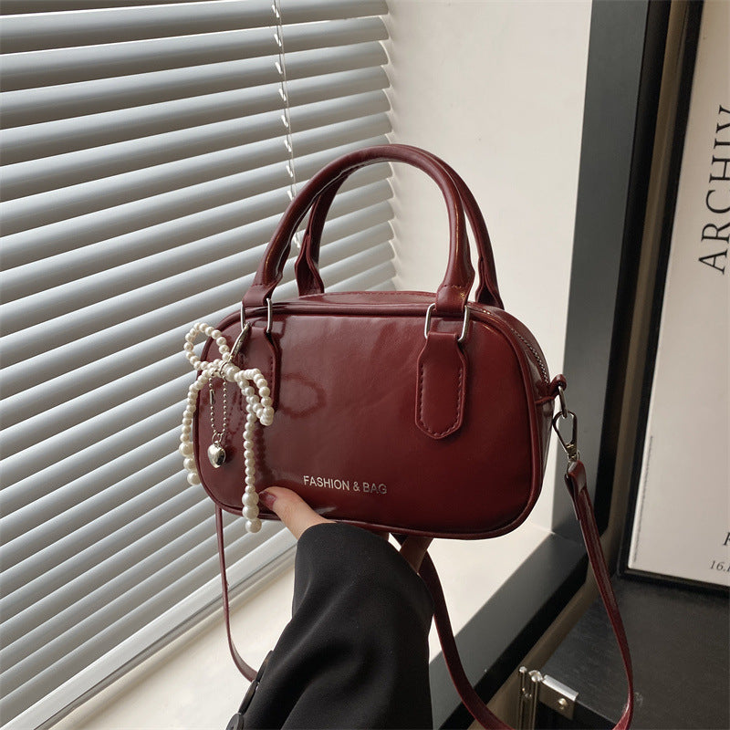 Damen Handtasche mit eleganter Perlenverzierung und abnehmbarem Schultergurt Nord Taschen