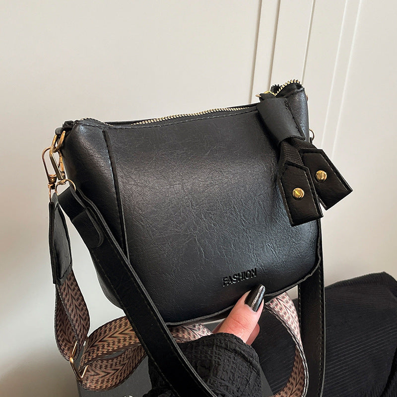 Damen Umhängetasche mit elegantem Obermaterial in hochwertiger Lederoptik Nord Taschen