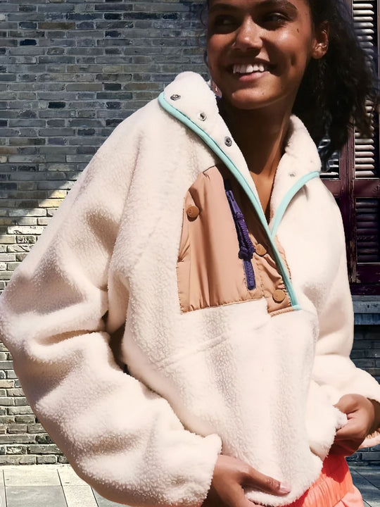 Damen Fleece-Jacke mit hohem Kragen und dekorativem Reißverschluss Nord Taschen