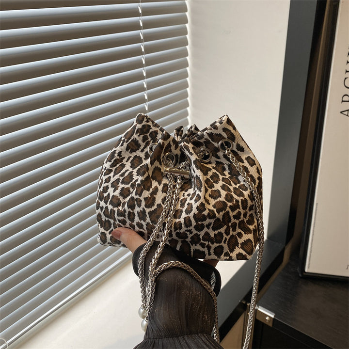 Damen Beuteltasche mit animalischem Design und stilvollem Kettenakzent Nord Taschen