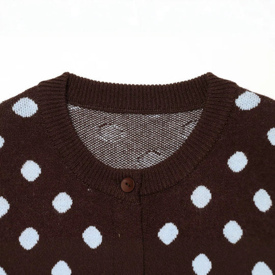 Damen Gepunktete Kurzstrickjacke mit Rundhalsausschnitt und Knopfleiste Nord Taschen