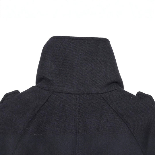 Damen Kurzer Doppelreihiger Cape‑Mantel mit hohem Stehkragen und Epauletten Nord Taschen