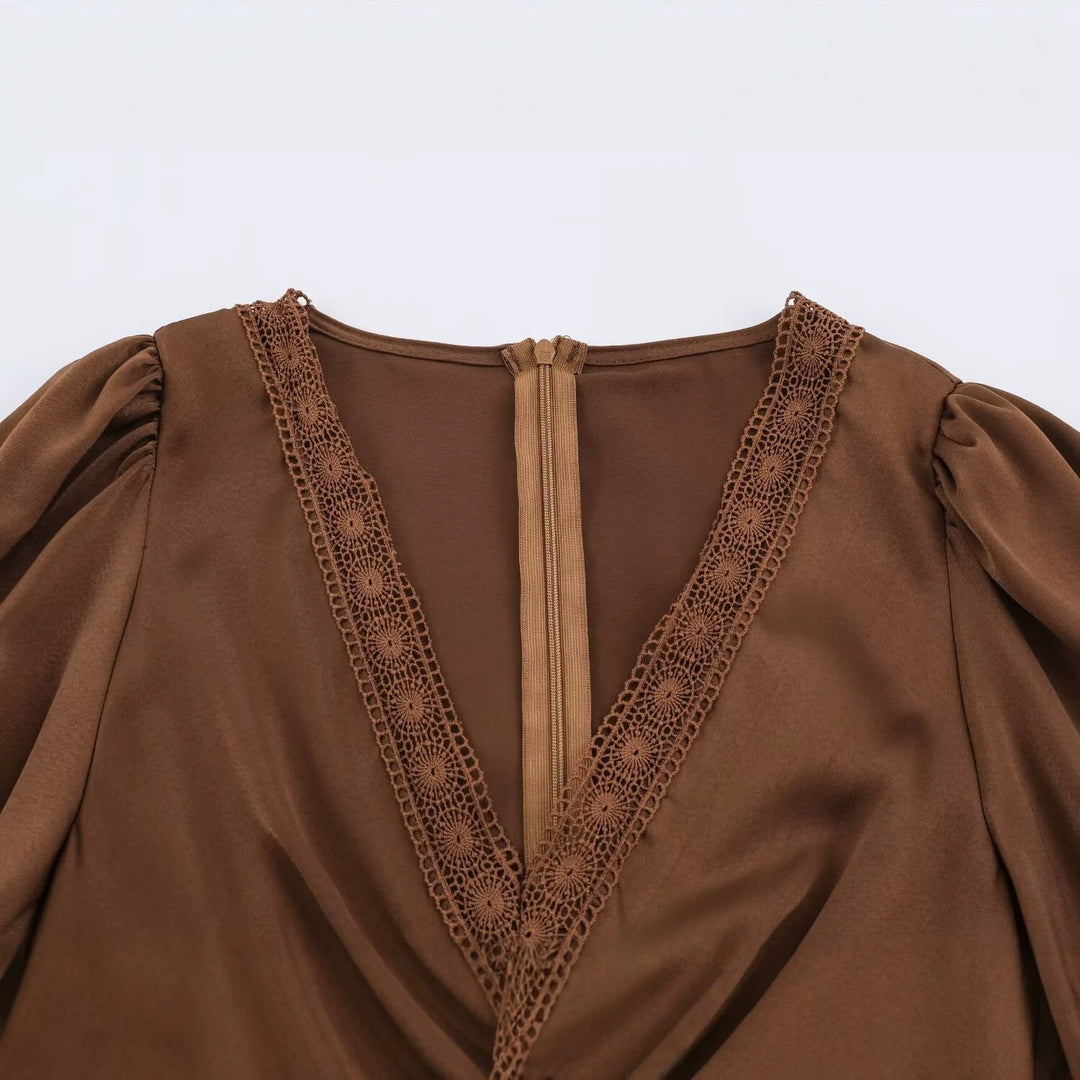 Damen Elegantes Satin-Maxikleid mit V-Ausschnitt und Spitzenbesatz Nord Taschen