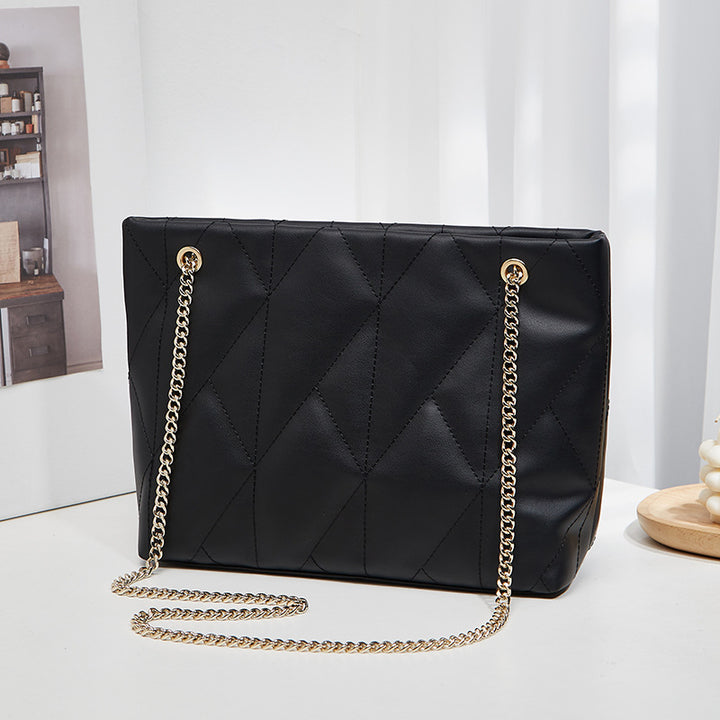 Damen Einkaufstasche mit eleganter Steppung und goldfarbener Kette Nord Taschen
