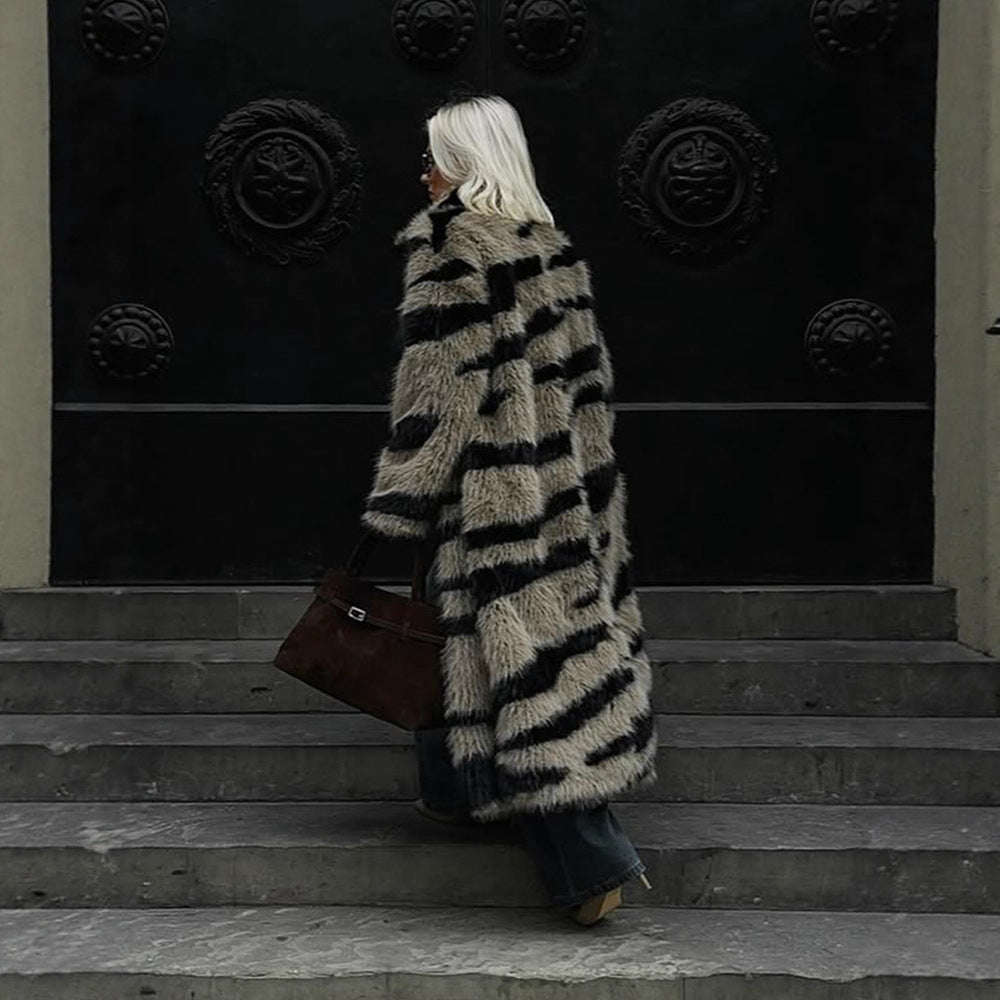 Damen Oversize Kunstpelz-Mantel mit gestreiftem Maxi-Schnitt Nord Taschen