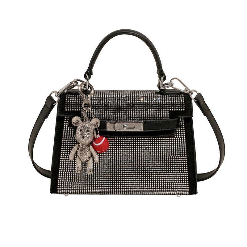 Damen Designer-Handtasche mit funkelndem Strass und verspieltem Anhänger | Nord Taschen