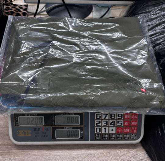 Damen Taillierte Satin-Bluse mit formenden Teilungsnähten und weiten Manschetten Nord Taschen