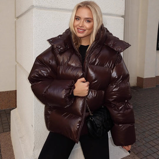 Damen Oversize Steppjacke in Lackoptik mit hohem Kragen und wattierter Fütterung Nord Taschen