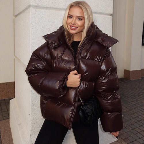 Damen Oversize Steppjacke in Lackoptik mit hohem Kragen und wattierter Fütterung Nord Taschen