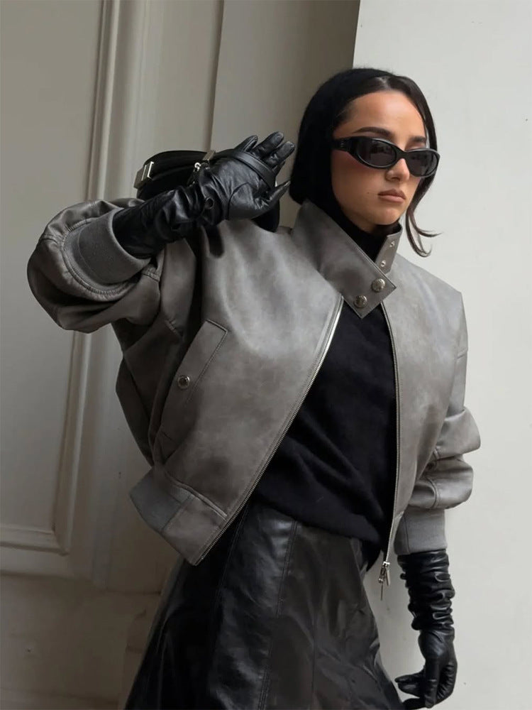 Damen Kurzer Oversize‑Lederimitat‑Bomber mit hohem Stehkragen und Druckknopfdetails Nord Taschen