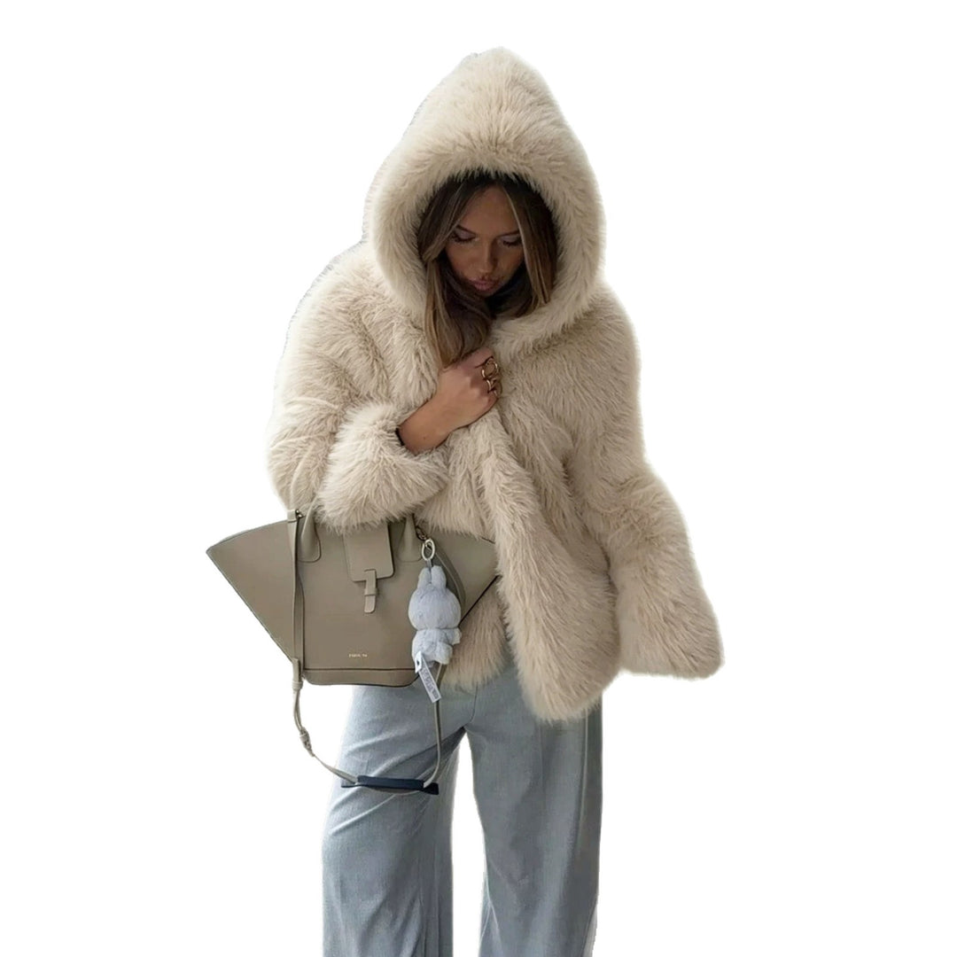 Damen Kurzblouson aus langfaserigem Shaggy‑Faux‑Fur mit hohem Schalkragen und klarer Boxy‑Silhouette Nord Taschen