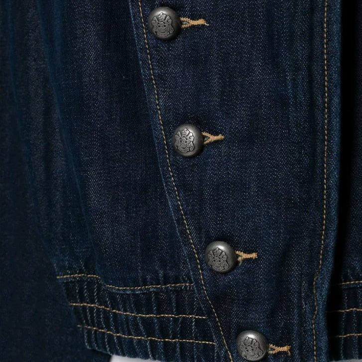 Damen Kurz geschnittene Jeansjacke mit Mandarinkragen, Zierknopfreihe und Schulterpatten Nord Taschen