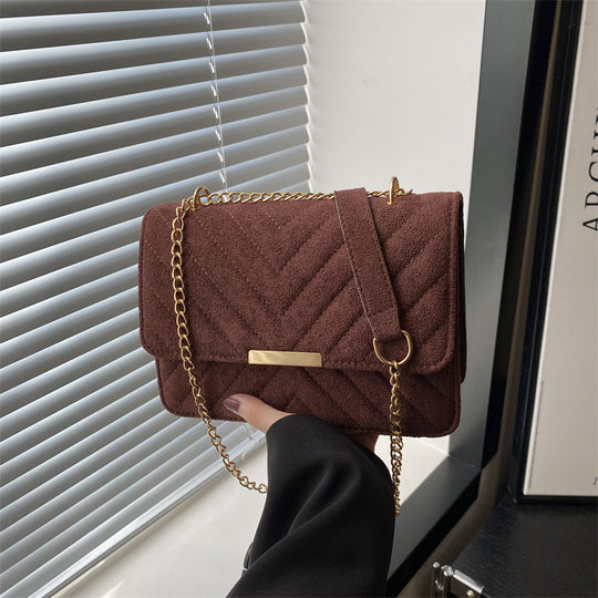 Damen Umhängetasche mit gestepptem Design und elegantem goldenen Kettenriemen Nord Taschen
