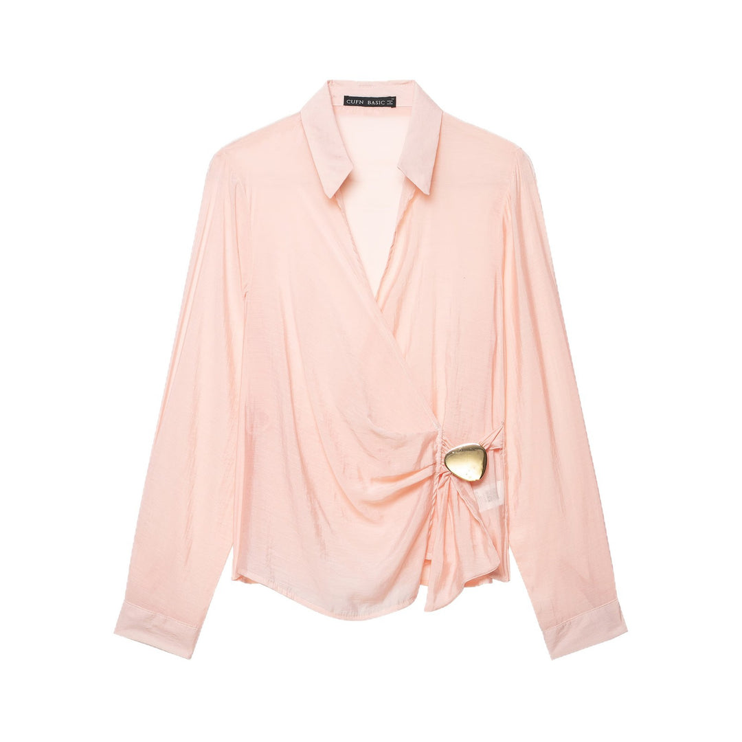 Damen Wickelbluse aus seidigem Crêpe mit Drapierung, tiefem V‑Ausschnitt und goldem Zierknopf Nord Taschen