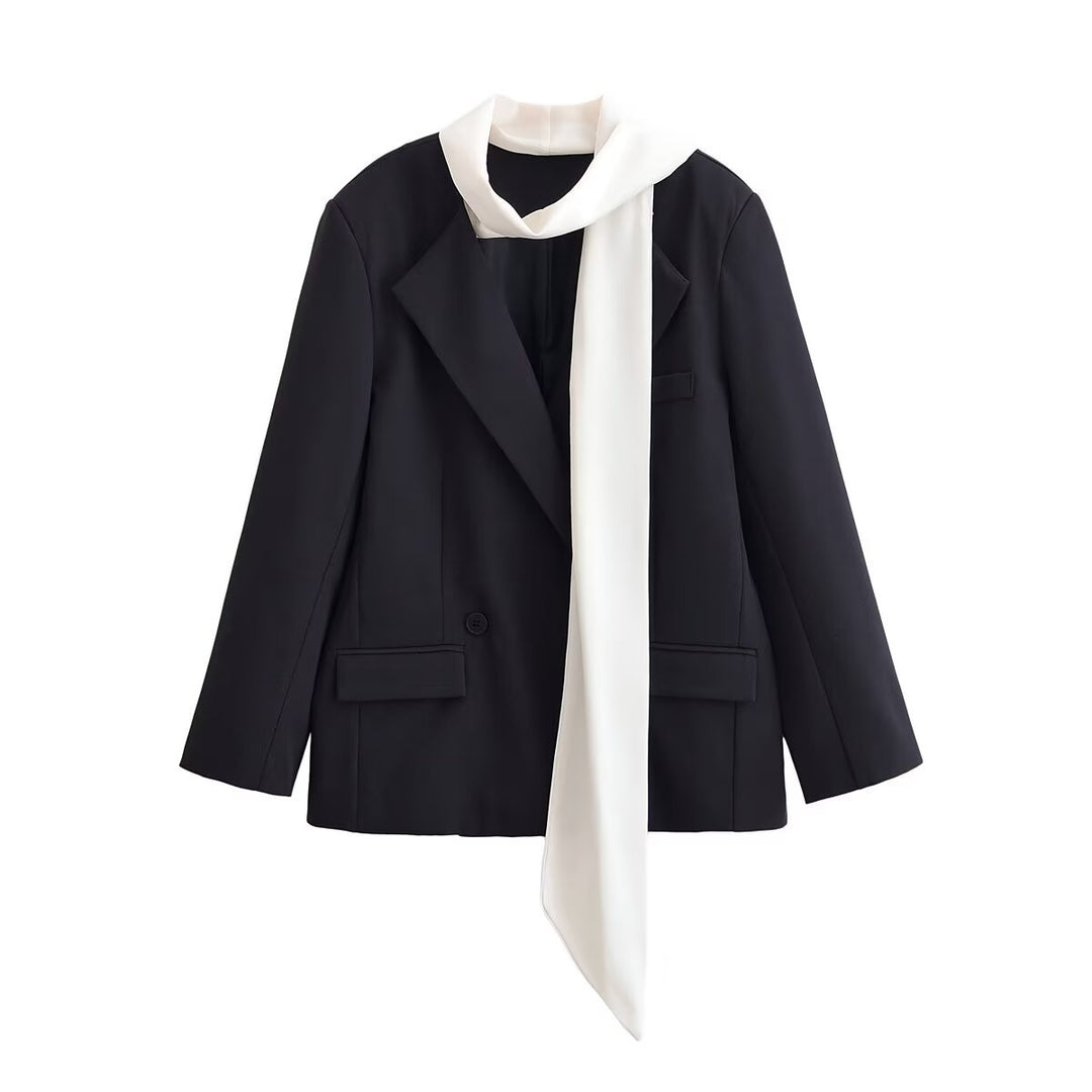 Damen Kurzer Blazer mit angenähter Schluppen‑Krawatte und Pattentaschen Nord Taschen