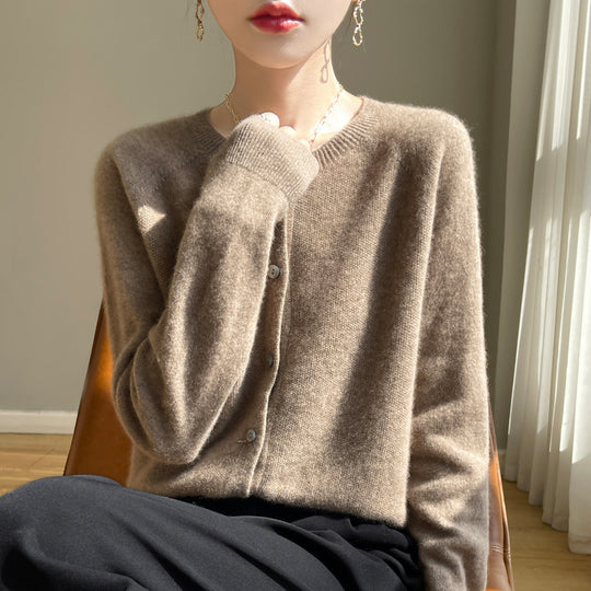 Damen Kurzgeschnittener Feinstrick-Cardigan mit Rundhalsausschnitt und schimmernder Knopfleiste Nord Taschen