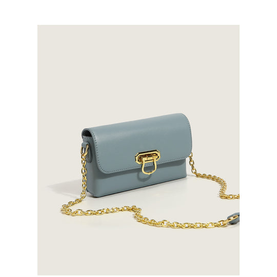 Damen Clutch mit eleganter Verarbeitungsstruktur und dekorativen Kettenakzenten Nord Taschen