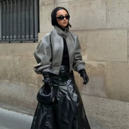 Damen Kurzer Oversize‑Lederimitat‑Bomber mit hohem Stehkragen und Druckknopfdetails Nord Taschen