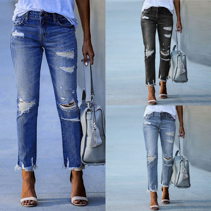 Damen destroyed Jeans mit fransigen Säumen und modischen Rissen