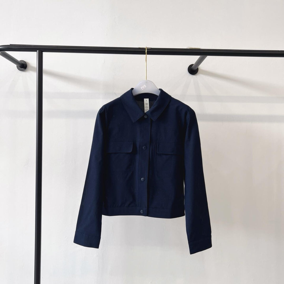 Damen Kurze Overshirt-Jacke aus leichtem Baumwollmix mit Brusttaschen Nord Taschen