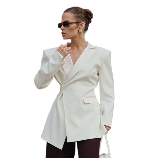 Damen Skulpturaler taillierter Blazer mit asymmetrischem Vorderteil und betonter Schulter Nord Taschen