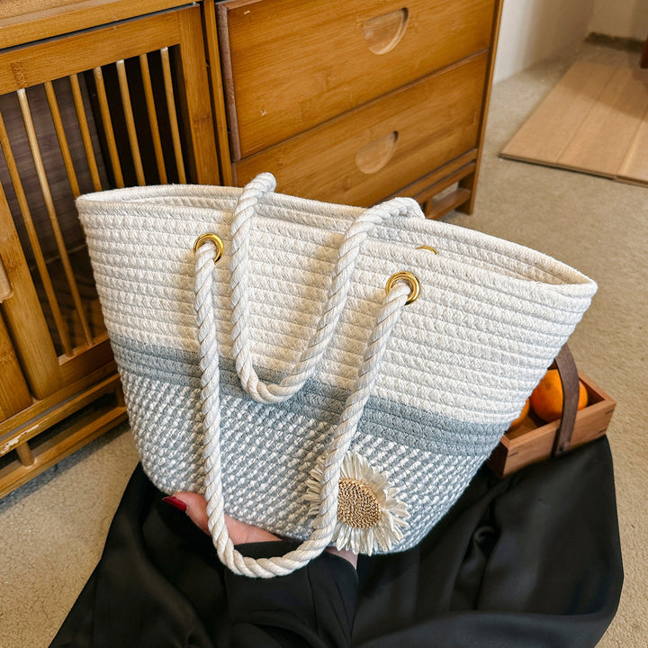 Damen Trendige Strandtasche mit geflochtenen Griffen und dekorativer Blüte Nord Taschen