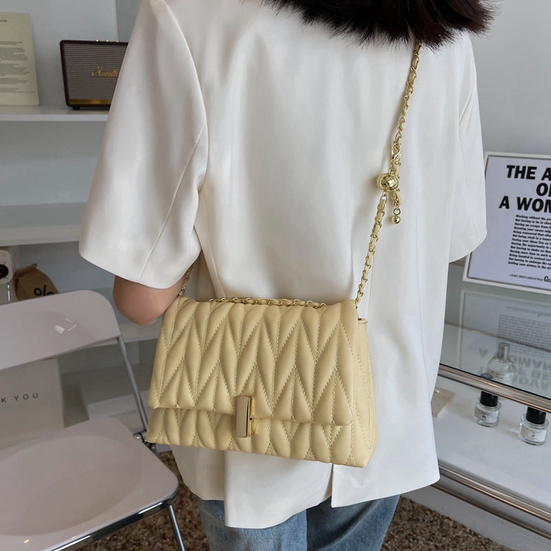 Damen elegante Umhängetasche mit Steppdesign und goldenen Akzenten Nord Taschen
