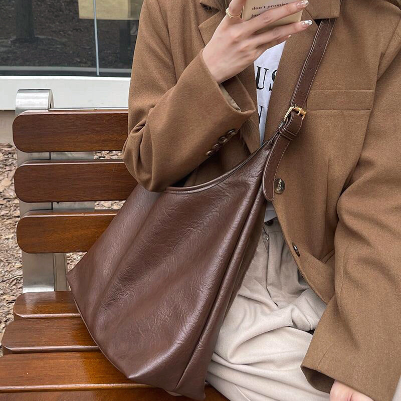 Damen Hobo-Tasche mit praktischem Innenfächersystem und abnehmbarem Kosmetiktäschchen Nord Taschen