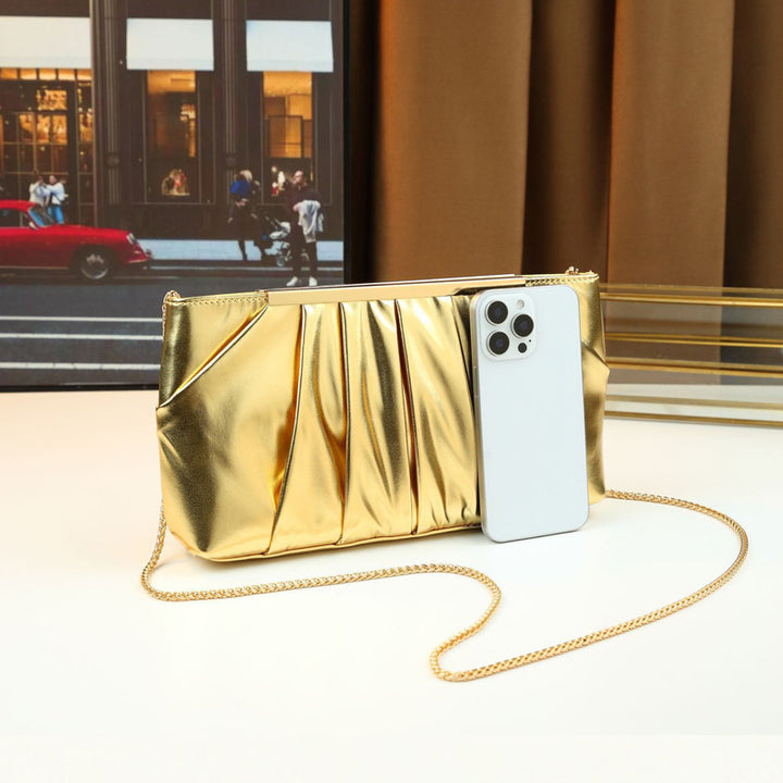 Damen Clutch mit luxuriösem Faltendesign und schimmernder Oberfläche Nord Taschen