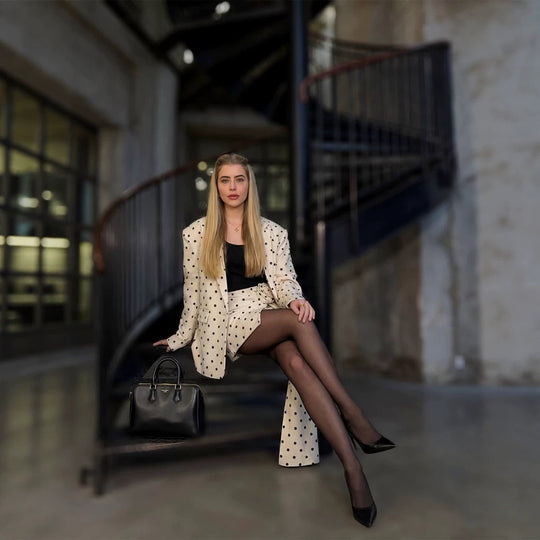 Damen Zweiteiliges Blazer- und Wickelminirock-Set mit Punkten und Zierschleife Nord Taschen