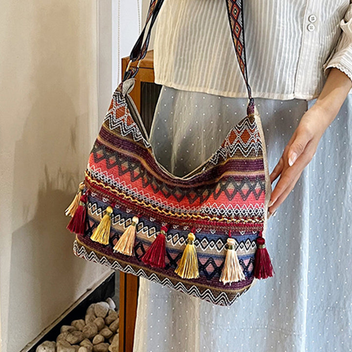 Damen Umhängetasche mit kunstvollem Ethnodesign und lebhaften Quasten Nord Taschen