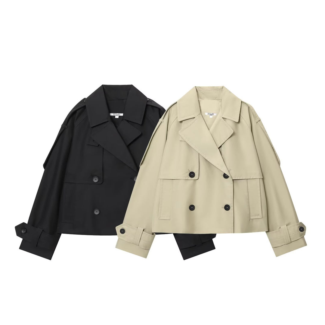 Damen 300+ kurzer doppeltreihiger Cropped‑Trenchcoat mit Epauletten und verstellbaren Manschetten Nord Taschen