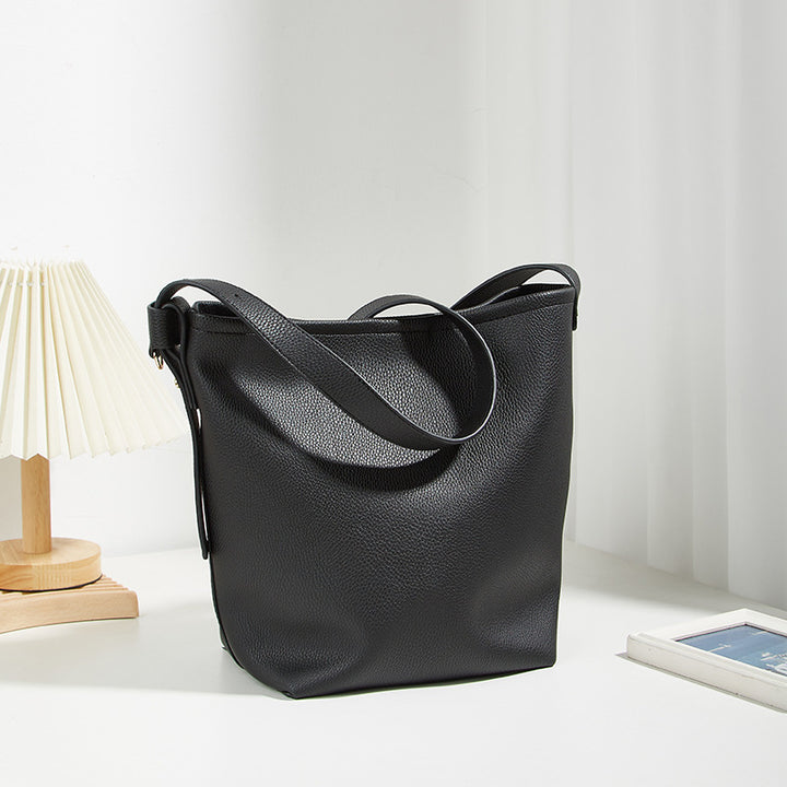 Damen Hobo-Tasche aus hochwertigem Kunstleder mit praktischem Innenfach Nord Taschen