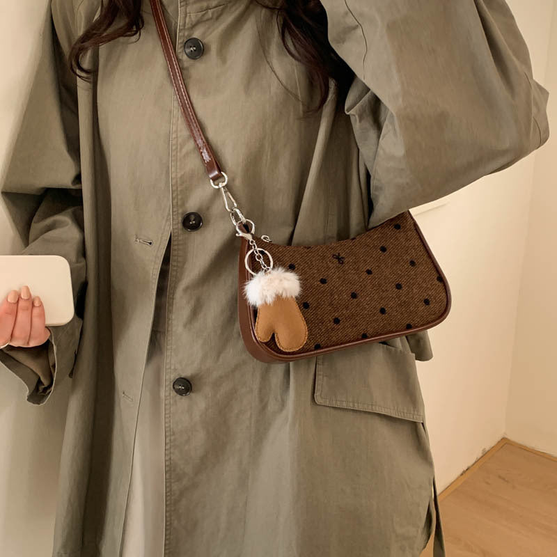 Damen trendige Mini-Handtasche mit verspieltem Tieranhänger Nord Taschen