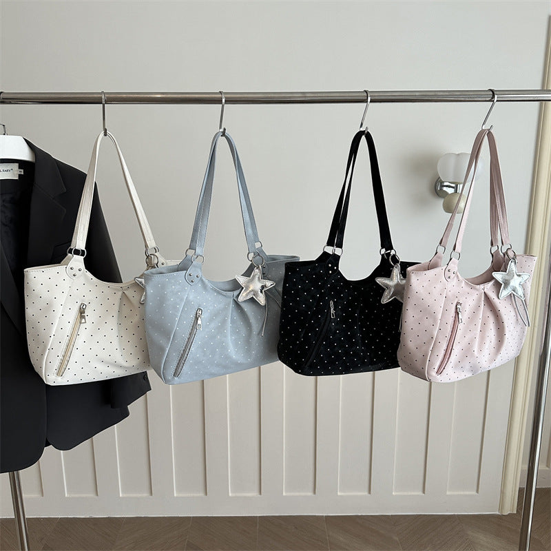 Damen Tragetasche mit trendigem Punkten-Design und modischem Sternenanhänger Nord Taschen