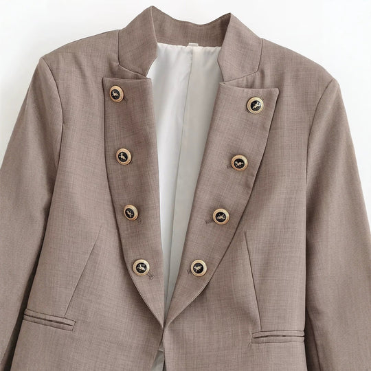 Damen Kurzblazer mit taillierter Silhouette und dekorativer Doppelreihe Zierknöpfe Nord Taschen