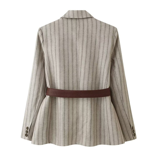 Damen Taillierter Nadelstreifen-Blazer mit Pattentaschen und Taillengürtel Nord Taschen