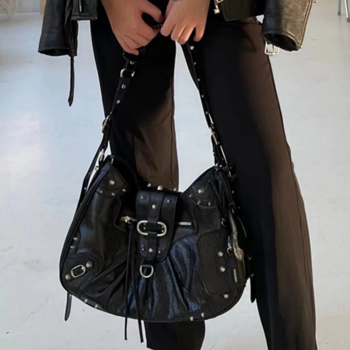 Damen Hobo-Tasche mit dekorativen Nieten und bequemen Trageoptionen Nord Taschen
