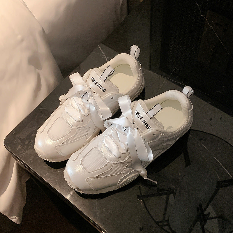 Damen Fashion-Sneaker mit dekorativer Schleifen-Schnürung und Perlenanhänger Nord Taschen
