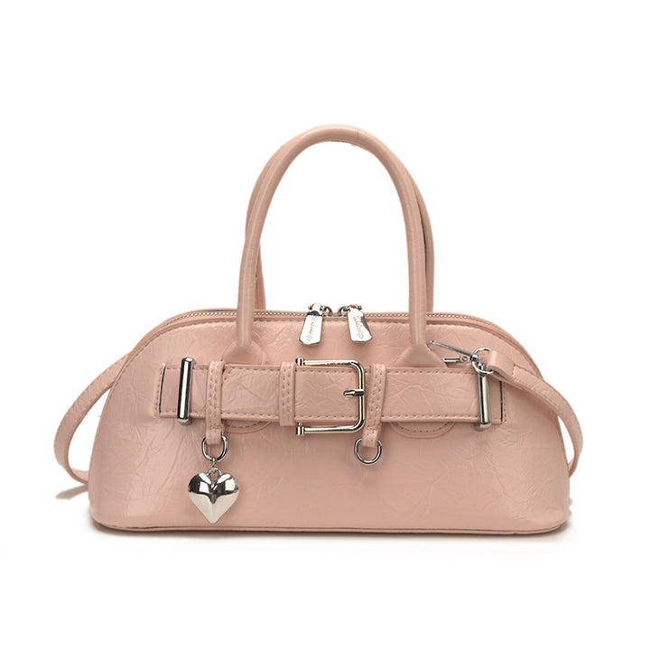Damen-Handtasche mit schickem Metallic-Lackfinish und dekorativem Herzanhänger Nord Taschen
